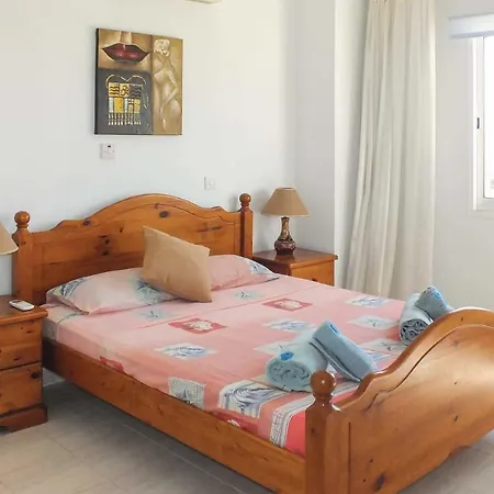 Villa Coral Bee - Walking Distance To Coral Bay Peyia