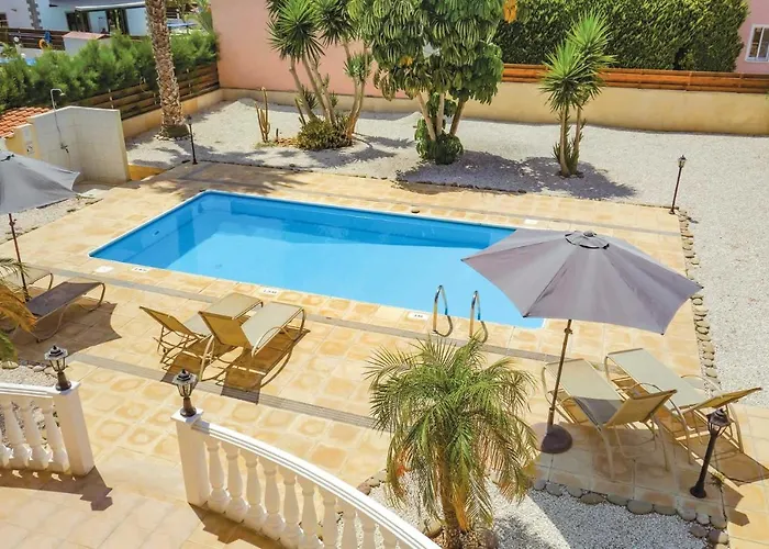 Coral Bee - Walking Distance To Coral Bay Vila