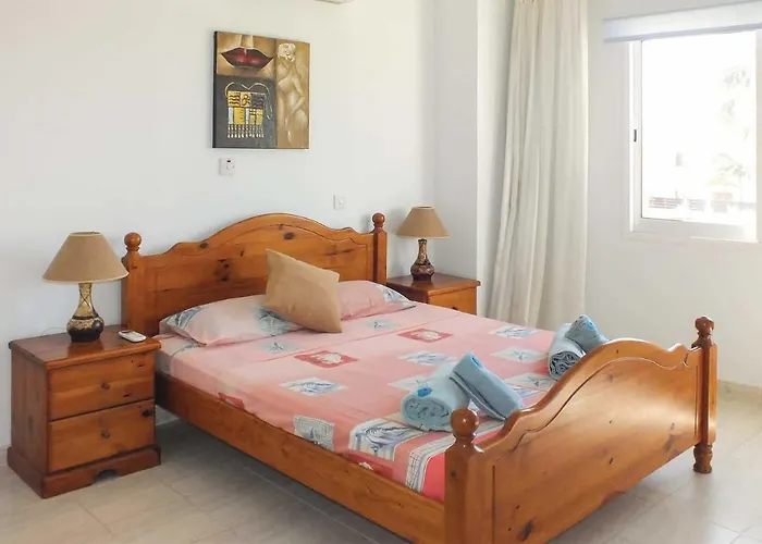 Vila Coral Bee - Walking Distance To Coral Bay Pegeia