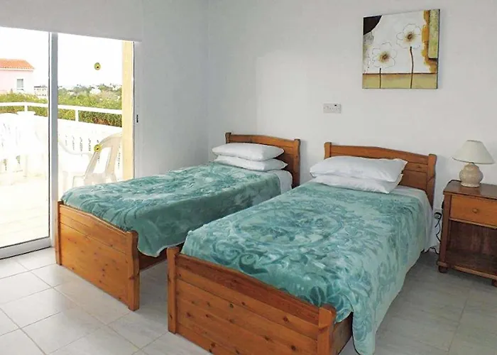 Coral Bee - Walking Distance To Coral Bay