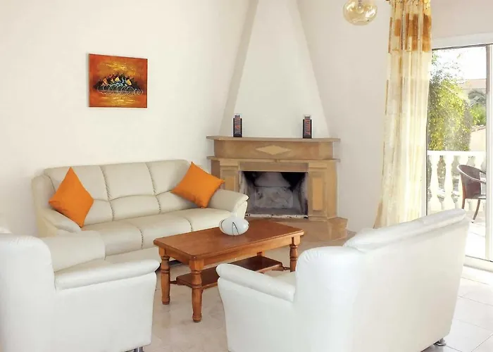 Coral Bee - Walking Distance To Coral Bay Vila