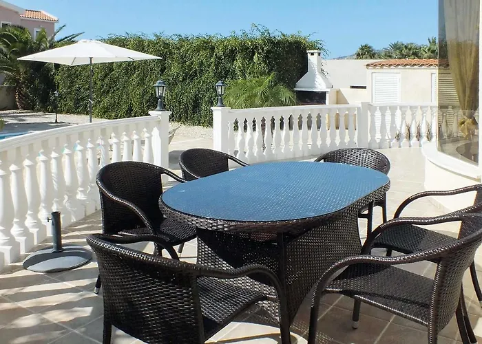 Coral Bee - Walking Distance To Coral Bay Villa